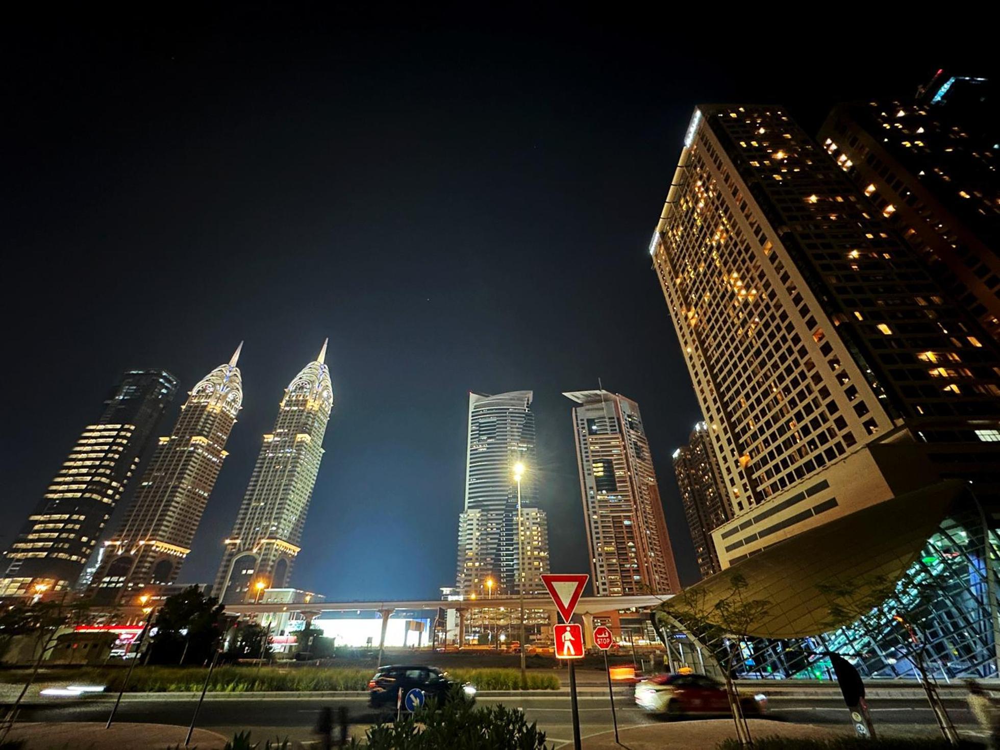 Nomad Partition Room In Barsha Heights 3 Mins To Icm Metro ドバイ エクステリア 写真