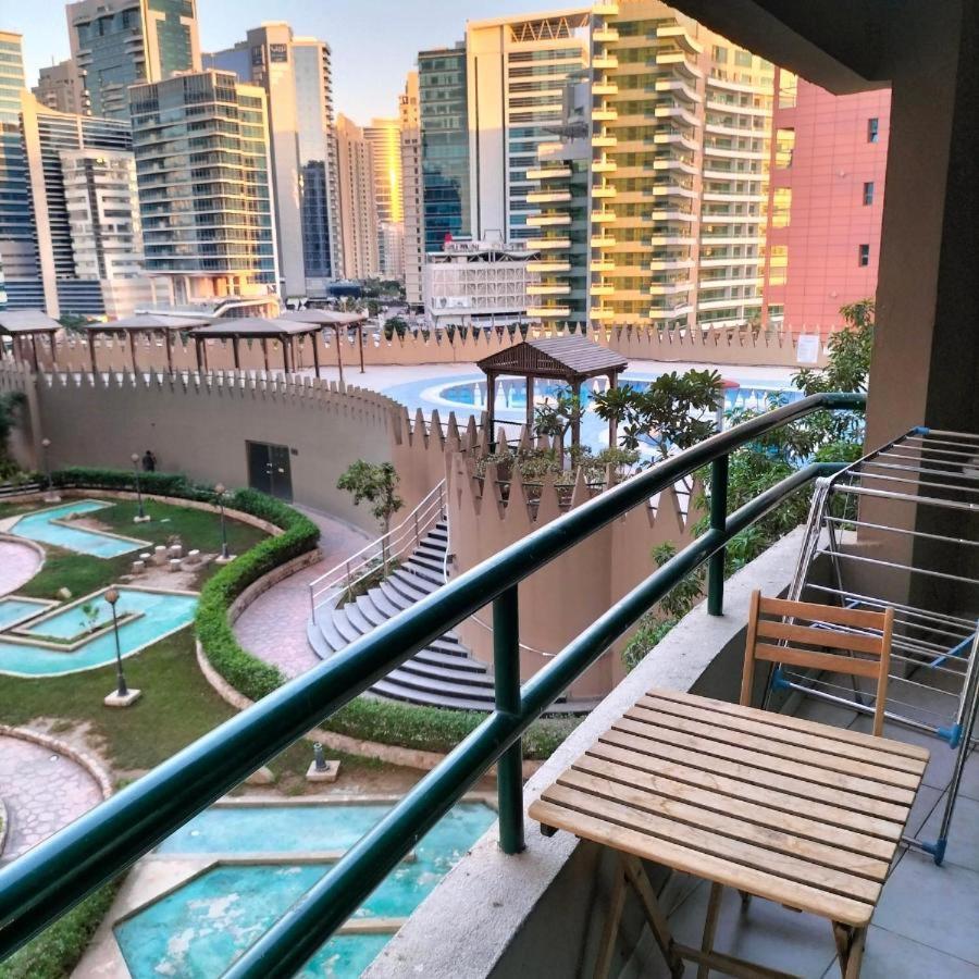 Nomad Partition Room In Barsha Heights 3 Mins To Icm Metro ドバイ エクステリア 写真